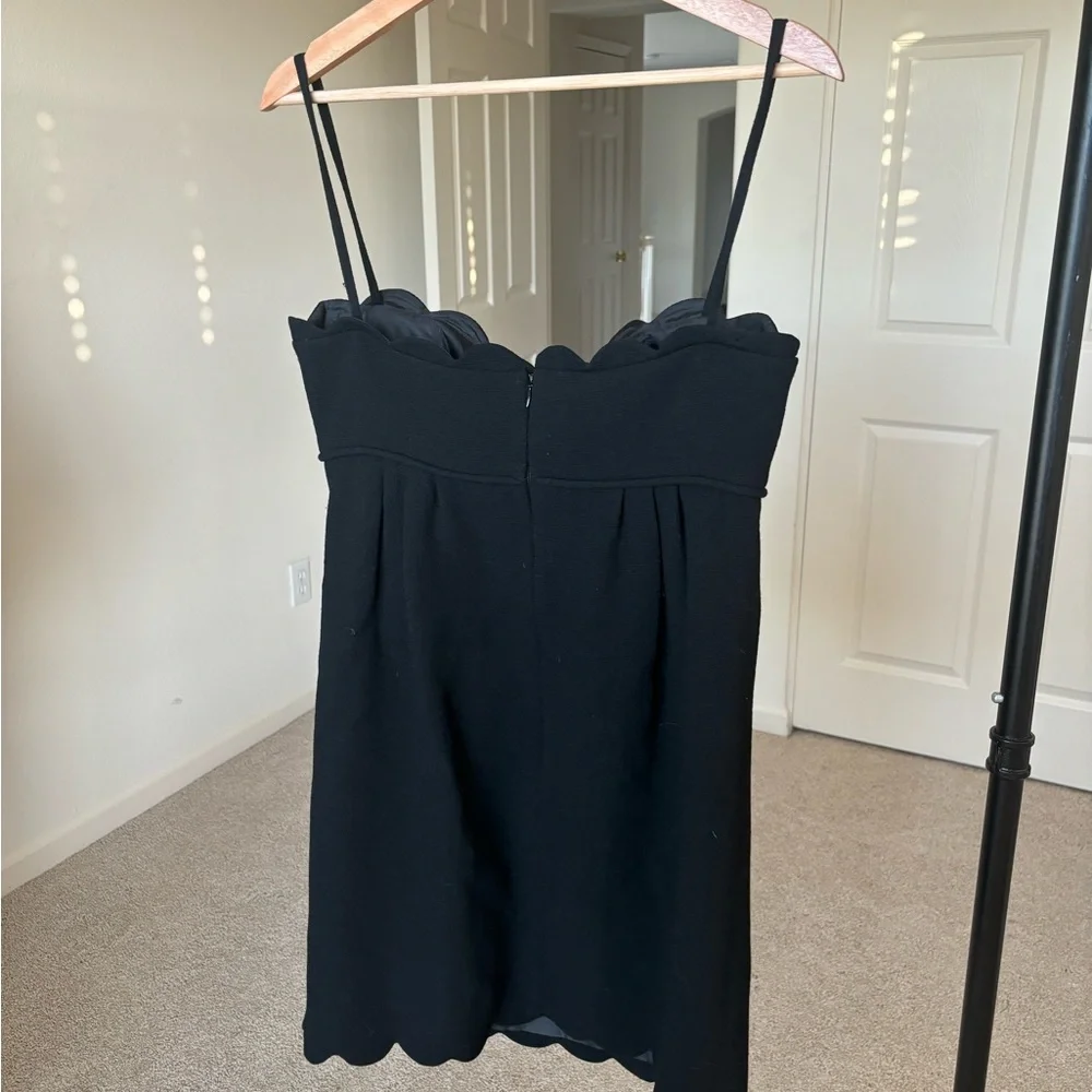 Andrew Gn Scalloped Black Cocktail Dress Size 8 - Picture 2 of 3